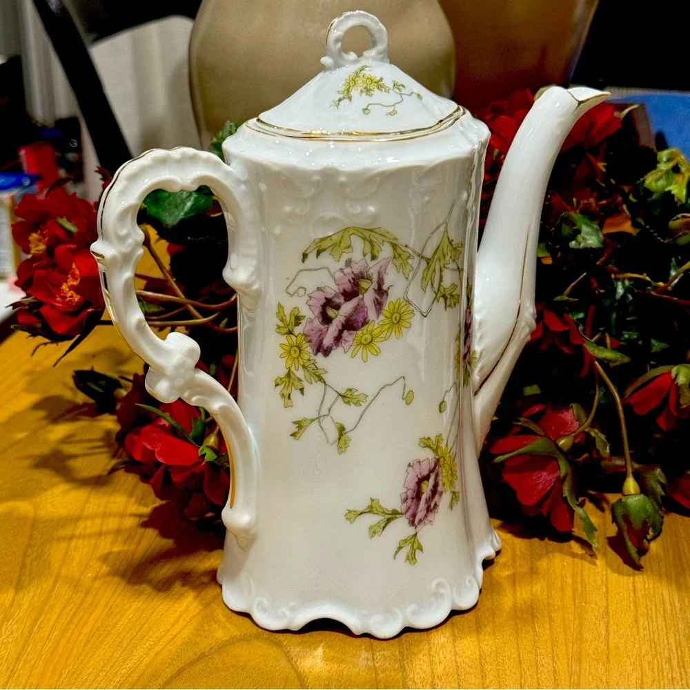 Vintage Pfeiffer & Lowenstein Schlackenwerth London Scalloped  Coffee pot